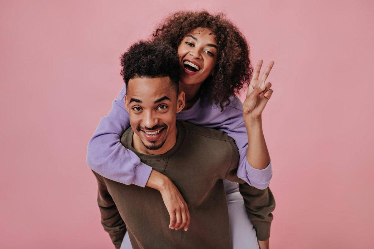 Partners exchanging gratitude notes — daily love ritual